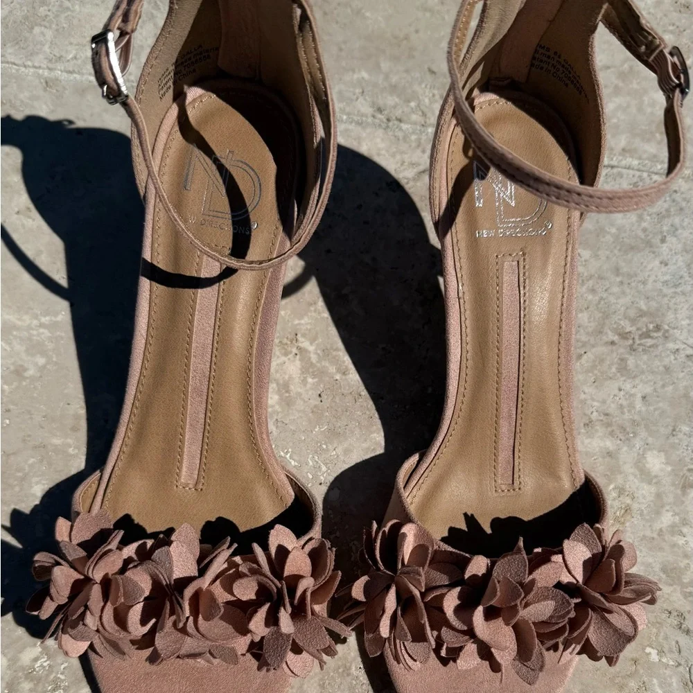 Elegant Floral Women's Sandals in Pink - Picture 16 of 16